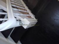 Szlifowane-schody-samonośne-malowane-biała-i-czarną-farbą-poliuretanową16